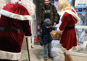 wejście na basen i klienci