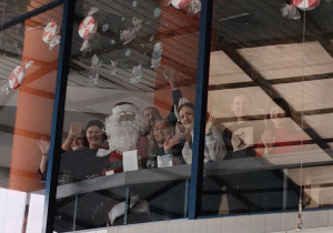 Mikołaj na widowni z rodzicami