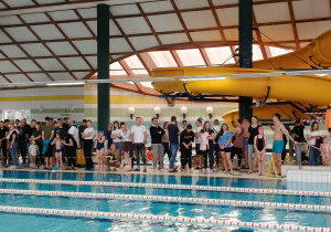 rodzice czekający na starty