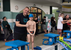 instruktor z dzieckiem