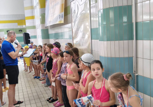 kolejka po medale za udział