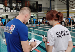 dyrektor i jedna z sędziów